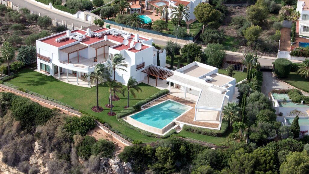 Somos una empresa especializada en cuidado y mantenimiento de jardín en Mallorca